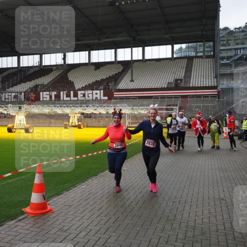 07.12.2025 - St. Pauli X-Mass-Run No. 15 Fabian Wolf http://msf.ph/oto/9419080 07.12.2025 11:29:51 Ziel 859, 882, 1922, 1924, 1925, 2787, 2838, 2840, 4651, 4839 meine-sportfotos.de