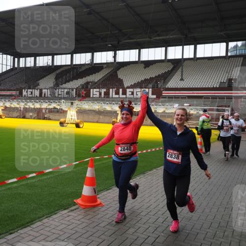 07.12.2025 - St. Pauli X-Mass-Run No. 15 Fabian Wolf http://msf.ph/oto/9419083 07.12.2025 11:29:51 Ziel 859, 882, 1922, 1924, 1925, 2787, 2838, 2840, 4651, 4839 meine-sportfotos.de