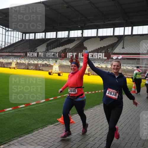 07.12.2025 - St. Pauli X-Mass-Run No. 15 Fabian Wolf http://msf.ph/oto/9419084 07.12.2025 11:29:52 Ziel 859, 882, 1922, 1924, 1925, 1941, 2787, 2838, 2840, 3303, 4651, 4839 meine-sportfotos.de
