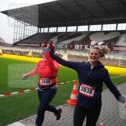 07.12.2025 - St. Pauli X-Mass-Run No. 15 Fabian Wolf http://msf.ph/oto/9419086 07.12.2025 11:29:52 Ziel 859, 882, 1922, 1924, 1925, 1941, 2787, 2838, 2840, 3303, 4651, 4839 meine-sportfotos.de