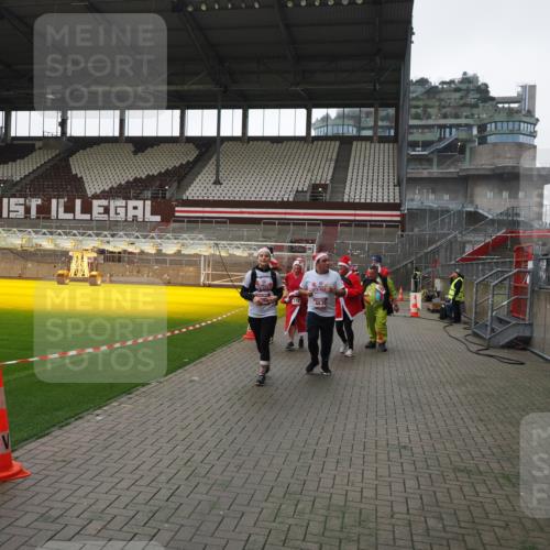 07.12.2025 - St. Pauli X-Mass-Run No. 15 Fabian Wolf http://msf.ph/oto/9419088 07.12.2025 11:29:53 Ziel 859, 882, 1922, 1924, 1925, 1941, 2787, 2838, 2840, 3303, 4651, 4839 meine-sportfotos.de