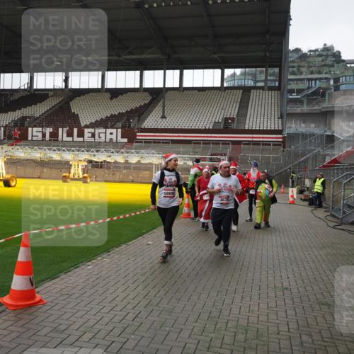 07.12.2025 - St. Pauli X-Mass-Run No. 15 Fabian Wolf http://msf.ph/oto/9419091 07.12.2025 11:29:53 Ziel 859, 882, 1922, 1924, 1925, 1941, 2787, 2838, 2840, 3303, 4651, 4839 meine-sportfotos.de