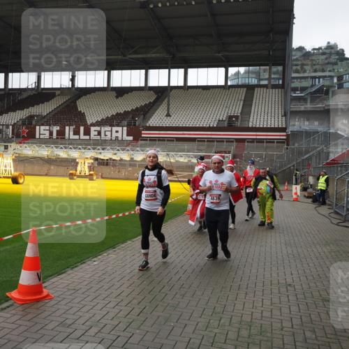 07.12.2025 - St. Pauli X-Mass-Run No. 15 Fabian Wolf http://msf.ph/oto/9419093 07.12.2025 11:29:54 Ziel 859, 882, 1922, 1924, 1925, 1941, 2787, 2838, 2840, 3303, 4651, 4839 meine-sportfotos.de