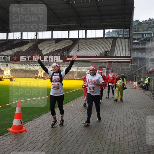 07.12.2025 - St. Pauli X-Mass-Run No. 15 Fabian Wolf http://msf.ph/oto/9419094 07.12.2025 11:29:54 Ziel 859, 882, 1922, 1924, 1925, 1941, 2787, 2838, 2840, 3303, 4651, 4839 meine-sportfotos.de