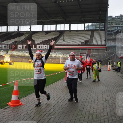 07.12.2025 - St. Pauli X-Mass-Run No. 15 Fabian Wolf http://msf.ph/oto/9419095 07.12.2025 11:29:54 Ziel 859, 882, 1922, 1924, 1925, 1941, 2787, 2838, 2840, 3303, 4651, 4839 meine-sportfotos.de