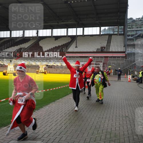 07.12.2025 - St. Pauli X-Mass-Run No. 15 Fabian Wolf http://msf.ph/oto/9419104 07.12.2025 11:29:57 Ziel 859, 882, 1922, 1924, 1925, 1941, 2787, 2838, 2840, 3303, 4651, 4839 meine-sportfotos.de