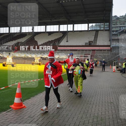 07.12.2025 - St. Pauli X-Mass-Run No. 15 Fabian Wolf http://msf.ph/oto/9419109 07.12.2025 11:29:58 Ziel 882, 1922, 1925, 1941, 2787, 2838, 2840, 3303, 4651, 4839 meine-sportfotos.de
