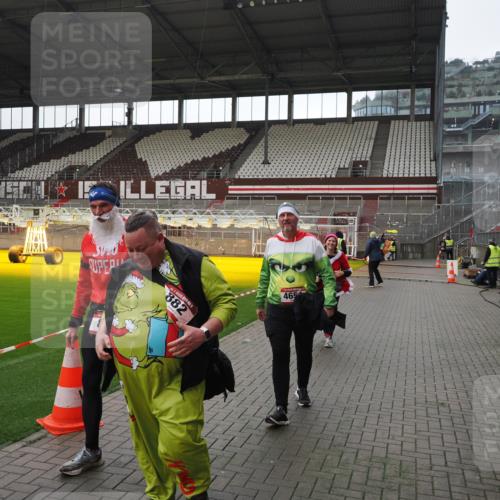 07.12.2025 - St. Pauli X-Mass-Run No. 15 Fabian Wolf http://msf.ph/oto/9419119 07.12.2025 11:30:00 Ziel 1941, 2787, 2838, 2840, 3303, 4839 meine-sportfotos.de