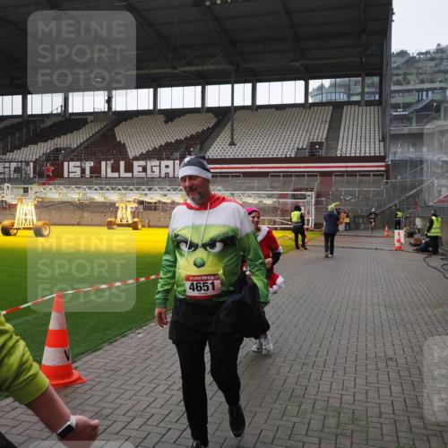 07.12.2025 - St. Pauli X-Mass-Run No. 15 Fabian Wolf http://msf.ph/oto/9419124 07.12.2025 11:30:02 Ziel 1941, 2787, 2838, 2840, 3303, 4839 meine-sportfotos.de