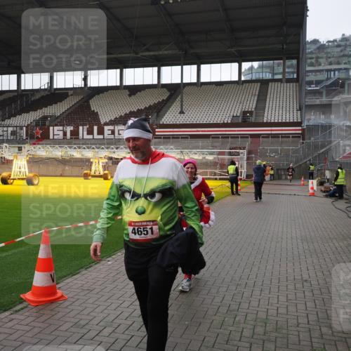 07.12.2025 - St. Pauli X-Mass-Run No. 15 Fabian Wolf http://msf.ph/oto/9419125 07.12.2025 11:30:02 Ziel 1941, 2787, 2838, 2840, 3303, 4839 meine-sportfotos.de