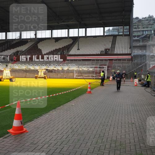 07.12.2025 - St. Pauli X-Mass-Run No. 15 Fabian Wolf http://msf.ph/oto/9419135 07.12.2025 11:30:04 Ziel 1941, 2705, 2787, 3303, 4839 meine-sportfotos.de