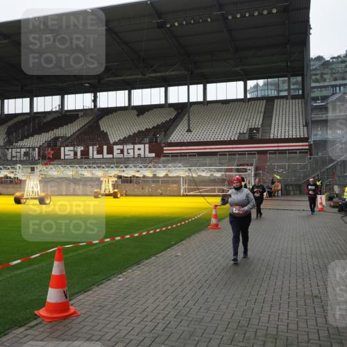 07.12.2025 - St. Pauli X-Mass-Run No. 15 Fabian Wolf http://msf.ph/oto/9419154 07.12.2025 11:30:22 Ziel 2020, 2509, 2705, 2876 meine-sportfotos.de