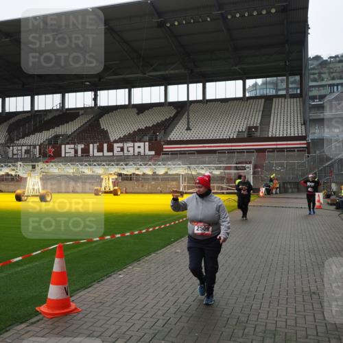 07.12.2025 - St. Pauli X-Mass-Run No. 15 Fabian Wolf http://msf.ph/oto/9419160 07.12.2025 11:30:24 Ziel 2020, 2509, 2705, 2876 meine-sportfotos.de