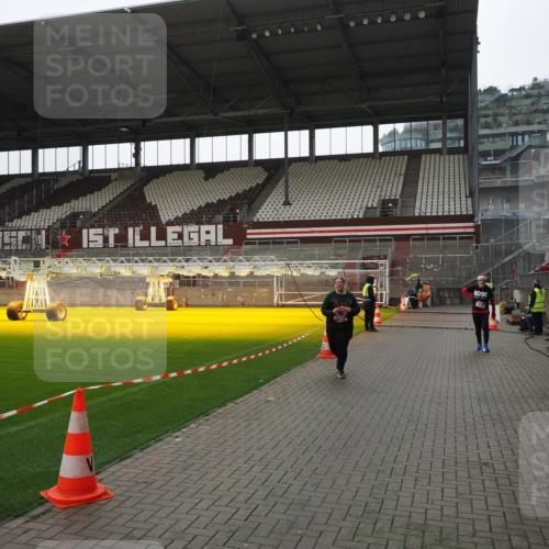 07.12.2025 - St. Pauli X-Mass-Run No. 15 Fabian Wolf http://msf.ph/oto/9419163 07.12.2025 11:30:26 Ziel 2020, 2509, 2876 meine-sportfotos.de