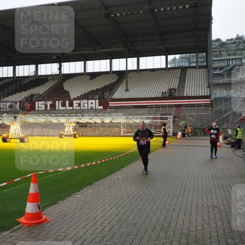 07.12.2025 - St. Pauli X-Mass-Run No. 15 Fabian Wolf http://msf.ph/oto/9419166 07.12.2025 11:30:27 Ziel 2020, 2509, 2876 meine-sportfotos.de