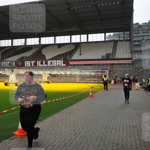 07.12.2025 - St. Pauli X-Mass-Run No. 15 Fabian Wolf http://msf.ph/oto/9419177 07.12.2025 11:30:29 Ziel 2020, 2509, 2876 meine-sportfotos.de