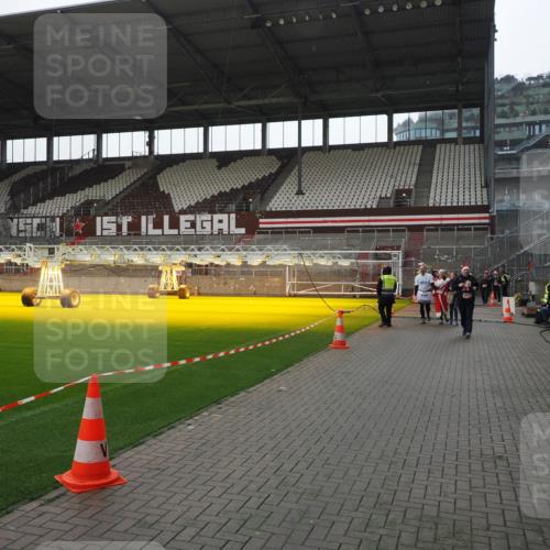 07.12.2025 - St. Pauli X-Mass-Run No. 15 Fabian Wolf http://msf.ph/oto/9419181 07.12.2025 11:30:39 Ziel 865, 870, 872, 2020, 2319, 2871 meine-sportfotos.de