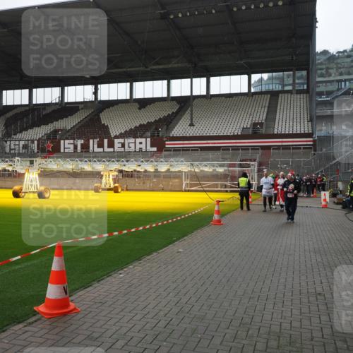 07.12.2025 - St. Pauli X-Mass-Run No. 15 Fabian Wolf http://msf.ph/oto/9419184 07.12.2025 11:30:40 Ziel 865, 870, 872, 2308, 2319, 2871 meine-sportfotos.de