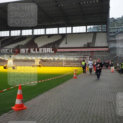 07.12.2025 - St. Pauli X-Mass-Run No. 15 Fabian Wolf http://msf.ph/oto/9419186 07.12.2025 11:30:40 Ziel 865, 870, 872, 2308, 2319, 2871 meine-sportfotos.de