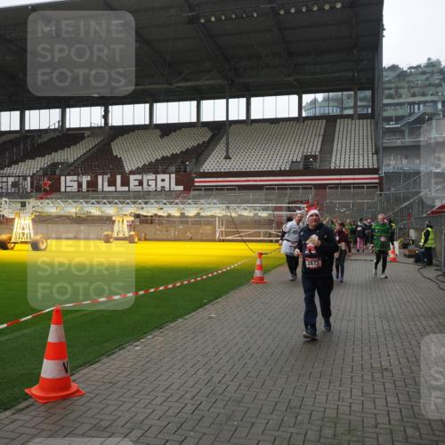 07.12.2025 - St. Pauli X-Mass-Run No. 15 Fabian Wolf http://msf.ph/oto/9419195 07.12.2025 11:30:43 Ziel 487, 579, 581, 848, 865, 870, 872, 2307, 2308, 2311, 2314, 2317, 2319, 2871 meine-sportfotos.de