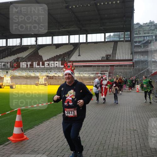 07.12.2025 - St. Pauli X-Mass-Run No. 15 Fabian Wolf http://msf.ph/oto/9419200 07.12.2025 11:30:45 Ziel 487, 539, 579, 581, 848, 865, 870, 872, 2307, 2308, 2311, 2314, 2317, 2319, 2449, 2450, 2871 meine-sportfotos.de