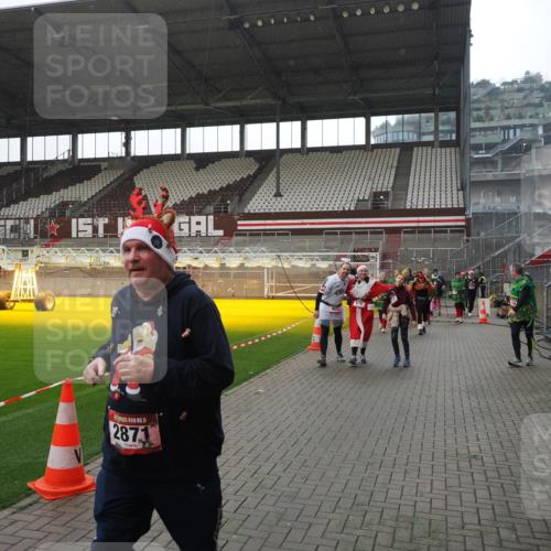 07.12.2025 - St. Pauli X-Mass-Run No. 15 Fabian Wolf http://msf.ph/oto/9419202 07.12.2025 11:30:45 Ziel 487, 539, 579, 581, 848, 865, 870, 872, 2307, 2308, 2311, 2314, 2317, 2319, 2449, 2450, 2871 meine-sportfotos.de