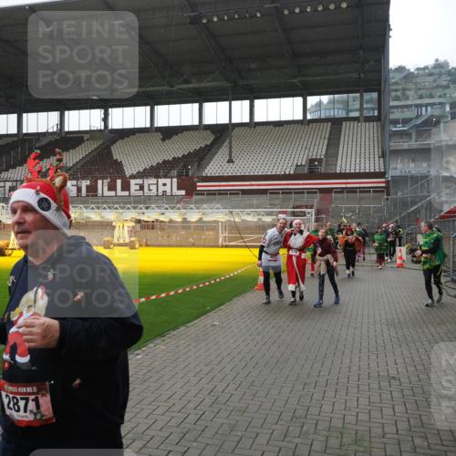 07.12.2025 - St. Pauli X-Mass-Run No. 15 Fabian Wolf http://msf.ph/oto/9419203 07.12.2025 11:30:45 Ziel 487, 539, 579, 581, 848, 865, 870, 872, 2307, 2308, 2311, 2314, 2317, 2319, 2449, 2450, 2871 meine-sportfotos.de
