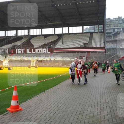 07.12.2025 - St. Pauli X-Mass-Run No. 15 Fabian Wolf http://msf.ph/oto/9419205 07.12.2025 11:30:46 Ziel 487, 539, 579, 581, 848, 865, 870, 872, 2307, 2308, 2311, 2314, 2317, 2319, 2449, 2450, 2871 meine-sportfotos.de