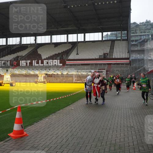 07.12.2025 - St. Pauli X-Mass-Run No. 15 Fabian Wolf http://msf.ph/oto/9419206 07.12.2025 11:30:46 Ziel 487, 539, 579, 581, 848, 865, 870, 872, 2307, 2308, 2311, 2314, 2317, 2319, 2449, 2450, 2871 meine-sportfotos.de