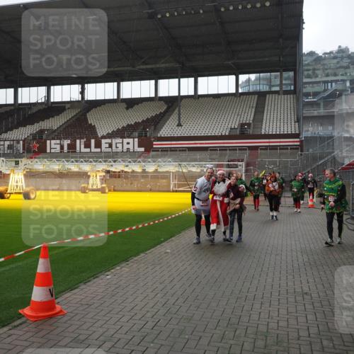 07.12.2025 - St. Pauli X-Mass-Run No. 15 Fabian Wolf http://msf.ph/oto/9419207 07.12.2025 11:30:46 Ziel 487, 539, 579, 581, 848, 865, 870, 872, 2307, 2308, 2311, 2314, 2317, 2319, 2449, 2450, 2871 meine-sportfotos.de