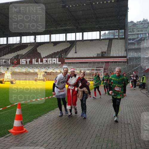 07.12.2025 - St. Pauli X-Mass-Run No. 15 Fabian Wolf http://msf.ph/oto/9419216 07.12.2025 11:30:48 Ziel 487, 539, 579, 581, 848, 865, 870, 872, 2307, 2308, 2311, 2314, 2317, 2319, 2449, 2450, 2871 meine-sportfotos.de