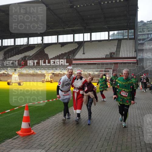 07.12.2025 - St. Pauli X-Mass-Run No. 15 Fabian Wolf http://msf.ph/oto/9419217 07.12.2025 11:30:48 Ziel 487, 539, 579, 581, 848, 865, 870, 872, 2307, 2308, 2311, 2314, 2317, 2319, 2449, 2450, 2871 meine-sportfotos.de