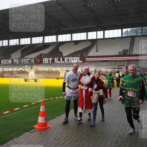 07.12.2025 - St. Pauli X-Mass-Run No. 15 Fabian Wolf http://msf.ph/oto/9419219 07.12.2025 11:30:49 Ziel 487, 539, 554, 579, 581, 848, 865, 870, 872, 2307, 2308, 2311, 2314, 2317, 2319, 2449, 2450, 2871, 3328 meine-sportfotos.de