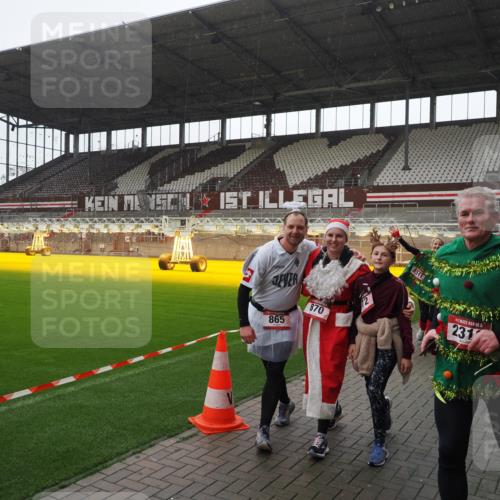07.12.2025 - St. Pauli X-Mass-Run No. 15 Fabian Wolf http://msf.ph/oto/9419222 07.12.2025 11:30:49 Ziel 487, 539, 554, 579, 581, 848, 865, 870, 872, 2307, 2308, 2311, 2314, 2317, 2319, 2449, 2450, 2871, 3328 meine-sportfotos.de