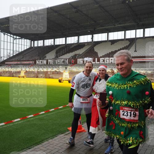 07.12.2025 - St. Pauli X-Mass-Run No. 15 Fabian Wolf http://msf.ph/oto/9419224 07.12.2025 11:30:50 Ziel 487, 539, 554, 579, 581, 848, 865, 870, 872, 2307, 2308, 2311, 2314, 2317, 2319, 2449, 2450, 2871, 3328 meine-sportfotos.de