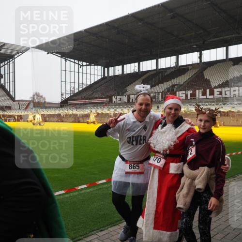 07.12.2025 - St. Pauli X-Mass-Run No. 15 Fabian Wolf http://msf.ph/oto/9419225 07.12.2025 11:30:50 Ziel 487, 539, 554, 579, 581, 848, 865, 870, 872, 2307, 2308, 2311, 2314, 2317, 2319, 2449, 2450, 2871, 3328 meine-sportfotos.de