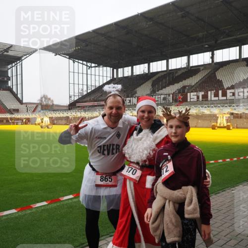 07.12.2025 - St. Pauli X-Mass-Run No. 15 Fabian Wolf http://msf.ph/oto/9419227 07.12.2025 11:30:51 Ziel 487, 539, 554, 579, 581, 848, 865, 870, 872, 2307, 2308, 2311, 2314, 2317, 2319, 2449, 2450, 2871, 3328 meine-sportfotos.de