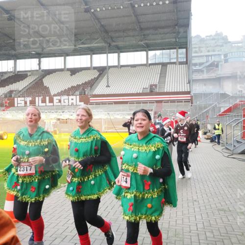 07.12.2025 - St. Pauli X-Mass-Run No. 15 Fabian Wolf http://msf.ph/oto/9419237 07.12.2025 11:30:53 Ziel 487, 539, 554, 579, 581, 848, 865, 870, 872, 1595, 2307, 2308, 2311, 2314, 2317, 2319, 2449, 2450, 2871, 3328 meine-sportfotos.de