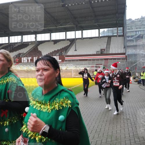 07.12.2025 - St. Pauli X-Mass-Run No. 15 Fabian Wolf http://msf.ph/oto/9419240 07.12.2025 11:30:54 Ziel 487, 539, 554, 579, 581, 848, 865, 870, 872, 1595, 2307, 2308, 2311, 2314, 2317, 2319, 2449, 2450, 2871, 3328 meine-sportfotos.de