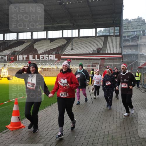 07.12.2025 - St. Pauli X-Mass-Run No. 15 Fabian Wolf http://msf.ph/oto/9419252 07.12.2025 11:30:57 Ziel 203, 487, 539, 554, 579, 581, 848, 1595, 2307, 2308, 2311, 2314, 2317, 2449, 2450, 3328 meine-sportfotos.de