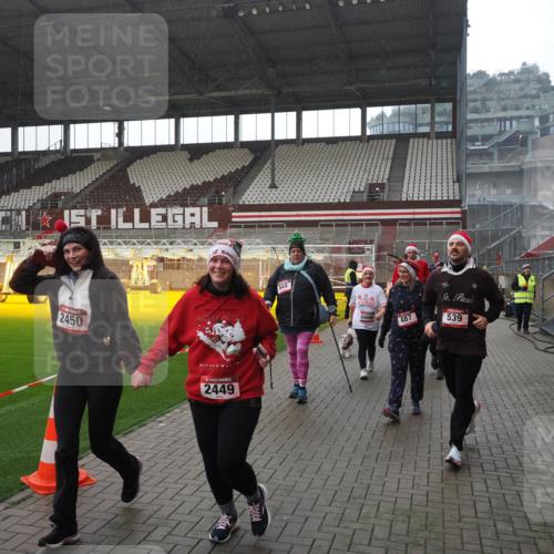 07.12.2025 - St. Pauli X-Mass-Run No. 15 Fabian Wolf http://msf.ph/oto/9419253 07.12.2025 11:30:57 Ziel 203, 487, 539, 554, 579, 581, 848, 1595, 2307, 2308, 2311, 2314, 2317, 2449, 2450, 3328 meine-sportfotos.de