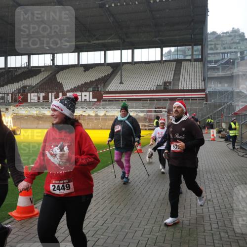 07.12.2025 - St. Pauli X-Mass-Run No. 15 Fabian Wolf http://msf.ph/oto/9419255 07.12.2025 11:30:57 Ziel 203, 487, 539, 554, 579, 581, 848, 1595, 2307, 2308, 2311, 2314, 2317, 2449, 2450, 3328 meine-sportfotos.de