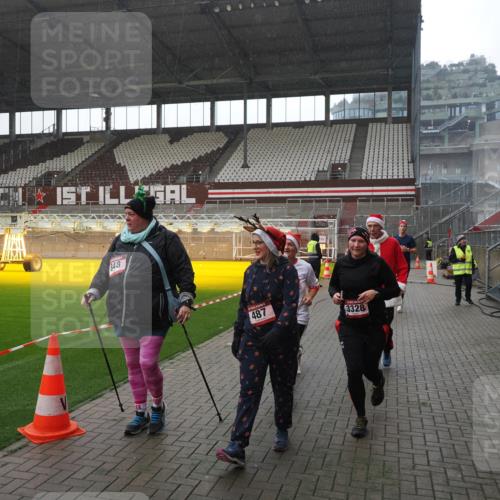 07.12.2025 - St. Pauli X-Mass-Run No. 15 Fabian Wolf http://msf.ph/oto/9419263 07.12.2025 11:30:59 Ziel 203, 329, 487, 539, 554, 579, 581, 848, 1595, 2307, 2308, 2311, 2314, 2317, 2449, 2450, 3328 meine-sportfotos.de