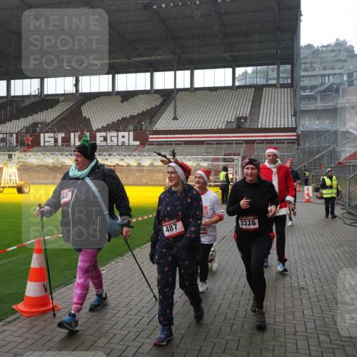 07.12.2025 - St. Pauli X-Mass-Run No. 15 Fabian Wolf http://msf.ph/oto/9419264 07.12.2025 11:30:59 Ziel 203, 329, 487, 539, 554, 579, 581, 848, 1595, 2307, 2308, 2311, 2314, 2317, 2449, 2450, 3328 meine-sportfotos.de
