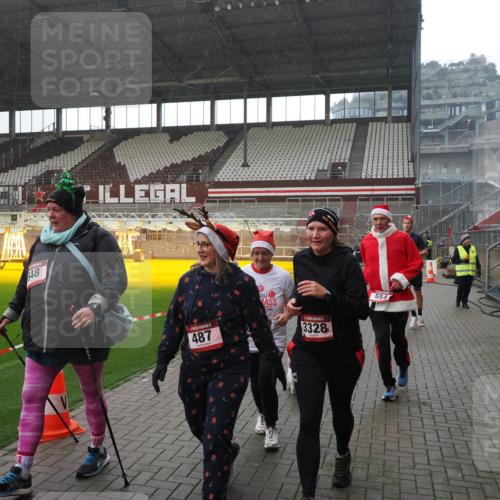 07.12.2025 - St. Pauli X-Mass-Run No. 15 Fabian Wolf http://msf.ph/oto/9419265 07.12.2025 11:30:59 Ziel 203, 329, 487, 539, 554, 579, 581, 848, 1595, 2307, 2308, 2311, 2314, 2317, 2449, 2450, 3328 meine-sportfotos.de