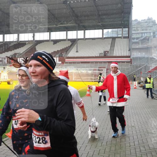 07.12.2025 - St. Pauli X-Mass-Run No. 15 Fabian Wolf http://msf.ph/oto/9419269 07.12.2025 11:31:00 Ziel 203, 329, 487, 539, 554, 579, 581, 848, 1595, 2307, 2308, 2311, 2314, 2317, 2449, 2450, 3328 meine-sportfotos.de