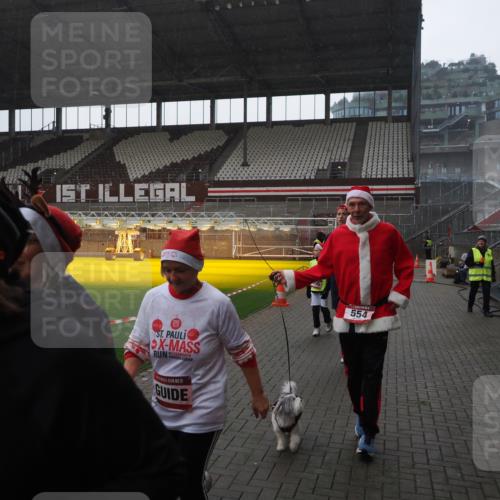 07.12.2025 - St. Pauli X-Mass-Run No. 15 Fabian Wolf http://msf.ph/oto/9419270 07.12.2025 11:31:00 Ziel 203, 329, 487, 539, 554, 579, 581, 848, 1595, 2307, 2308, 2311, 2314, 2317, 2449, 2450, 3328 meine-sportfotos.de
