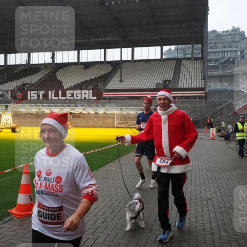 07.12.2025 - St. Pauli X-Mass-Run No. 15 Fabian Wolf http://msf.ph/oto/9419272 07.12.2025 11:31:01 Ziel 203, 329, 487, 539, 554, 579, 581, 848, 1595, 2307, 2311, 2314, 2317, 2449, 2450, 3328 meine-sportfotos.de
