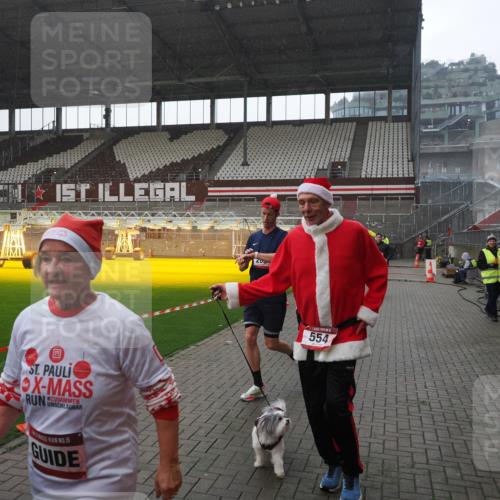07.12.2025 - St. Pauli X-Mass-Run No. 15 Fabian Wolf http://msf.ph/oto/9419273 07.12.2025 11:31:01 Ziel 203, 329, 487, 539, 554, 579, 581, 848, 1595, 2307, 2311, 2314, 2317, 2449, 2450, 3328 meine-sportfotos.de