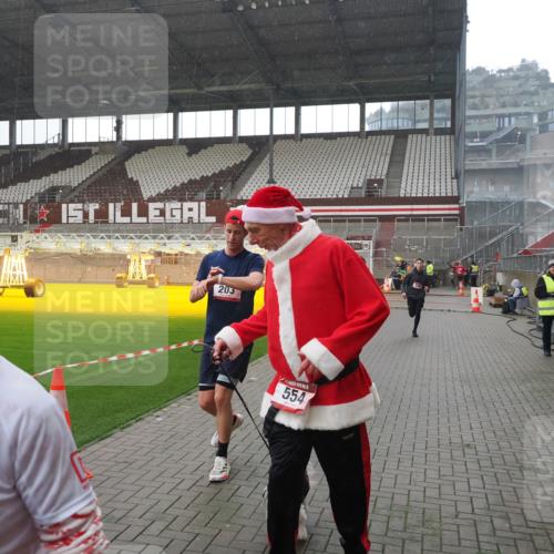 07.12.2025 - St. Pauli X-Mass-Run No. 15 Fabian Wolf http://msf.ph/oto/9419275 07.12.2025 11:31:01 Ziel 203, 329, 487, 539, 554, 579, 581, 848, 1595, 2307, 2311, 2314, 2317, 2449, 2450, 3328 meine-sportfotos.de
